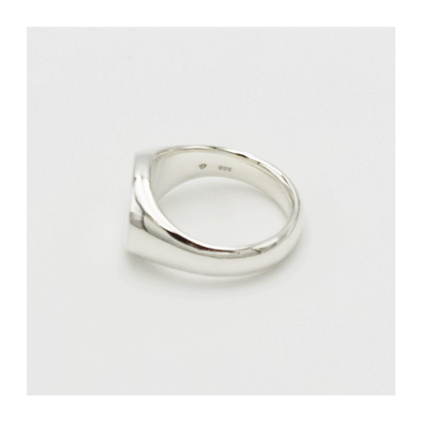 Signet Ring Round Wide