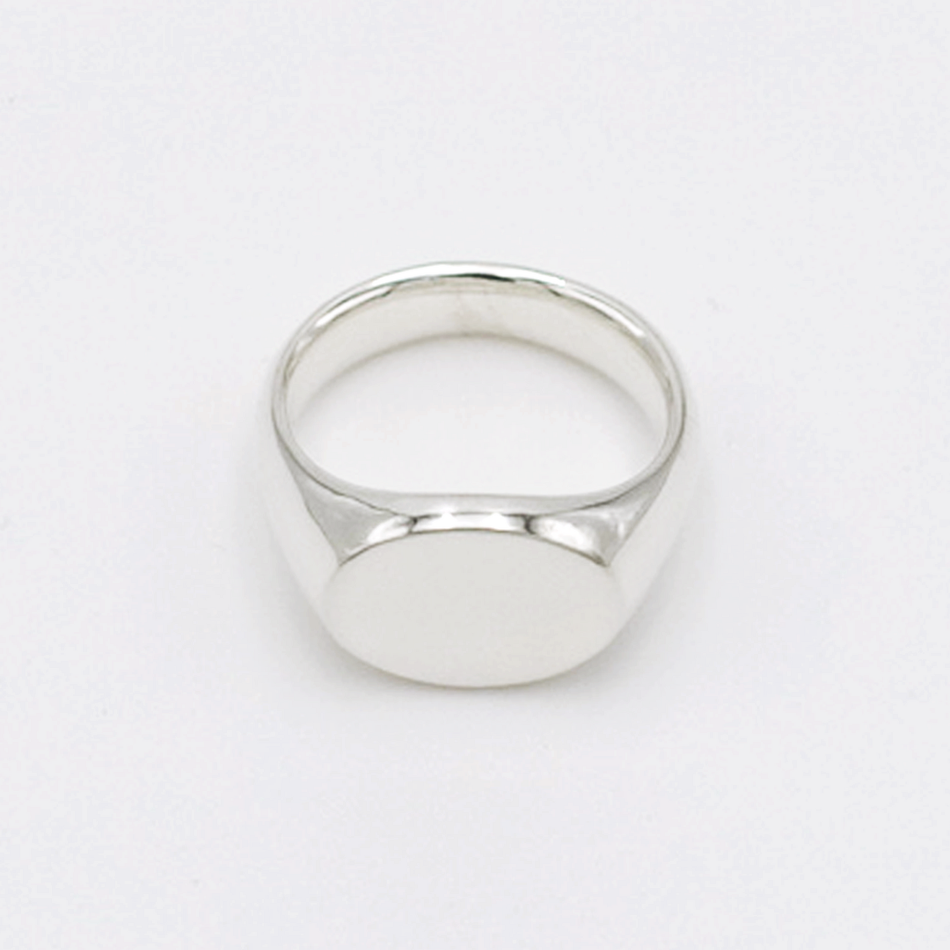 Signet Ring Round Wide | Independent Flowers & Co. Signet Ring Round Wide | Independent Flowers & Co.